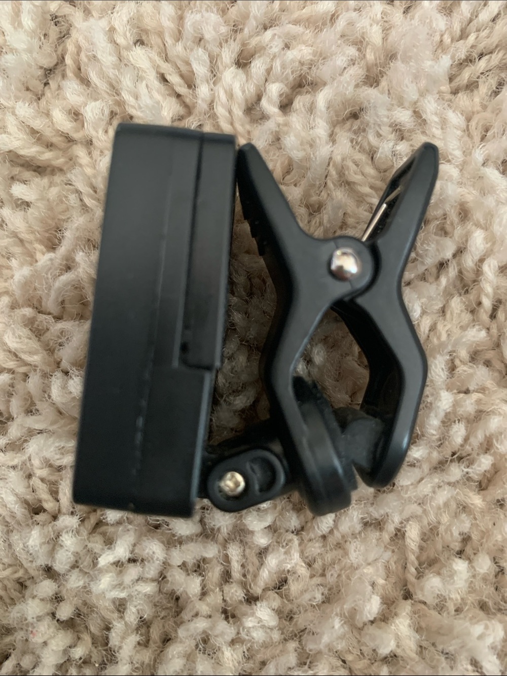 Black Clip-On guitar or ukulele tuner